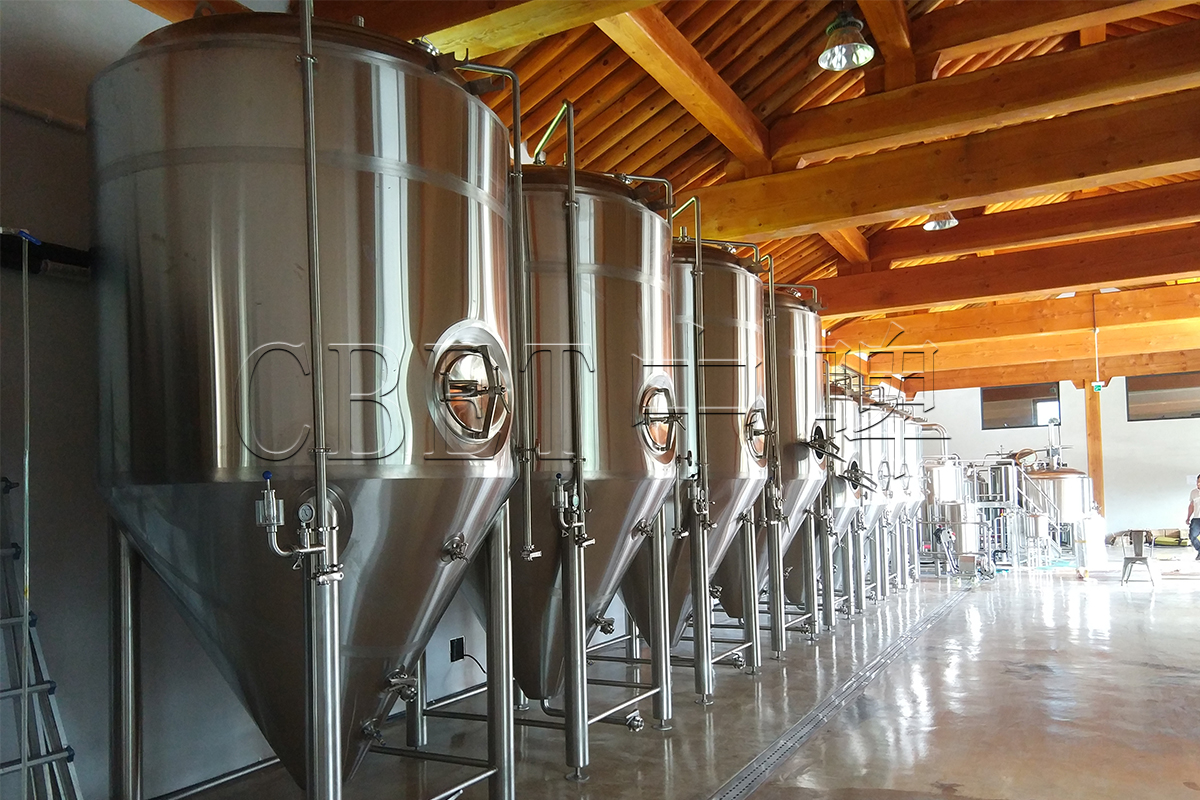 容器内でのビールの発酵プロセスとは